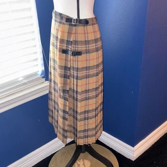 Vintage 1970’s Pringle Wool Kilt-Style Wrap Skirt - Picture 6 of 9